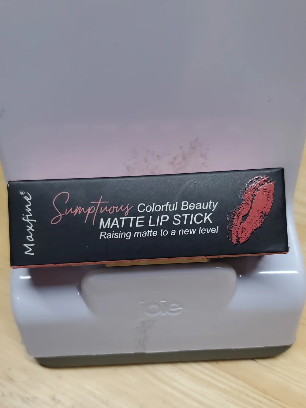 Sumptuous Matte Lipstick — Pink Shade